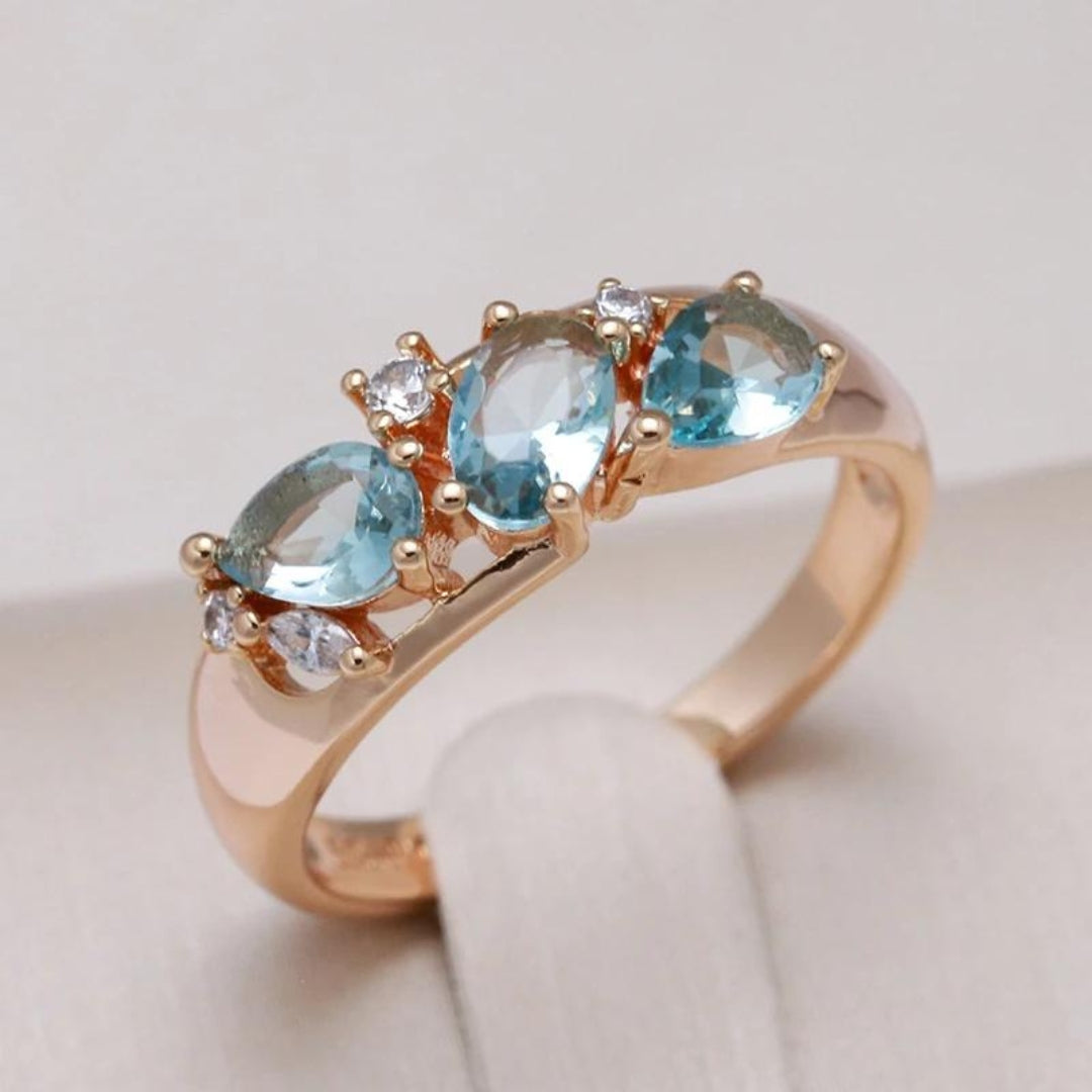 Elegant blue vintage ring with zirconia stones in a gold setting