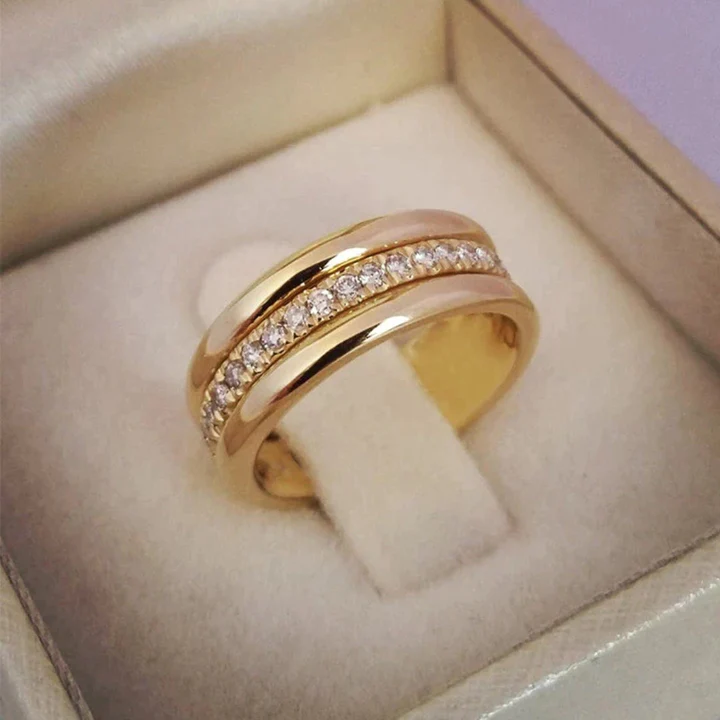Sarah - vintage ring with zirconia setting